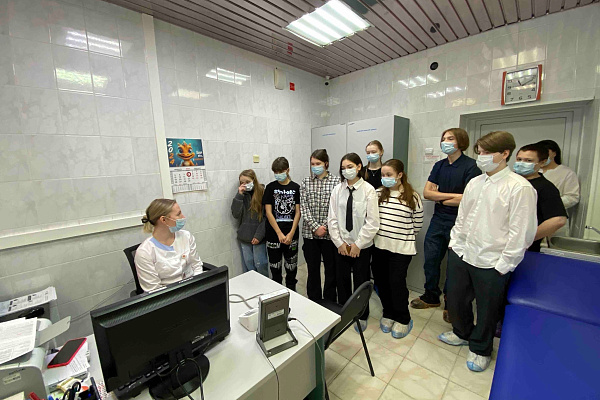 Юные ветеринары познакомились со Службой крови