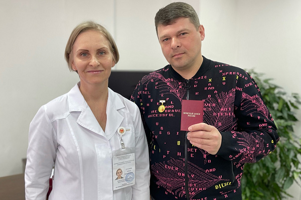 Донорам Югры вручили новые медали