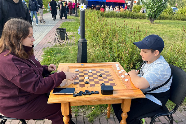 Служба крови вновь на празднике первой улицы