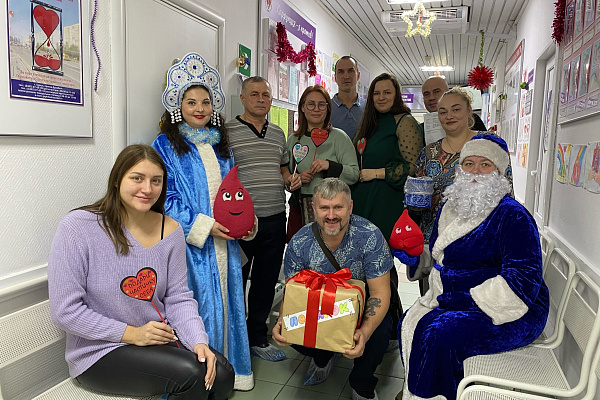 Служба крови Югры провела новогоднюю акцию