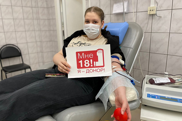 26 студентов Югры вступили в донорское совершеннолетие