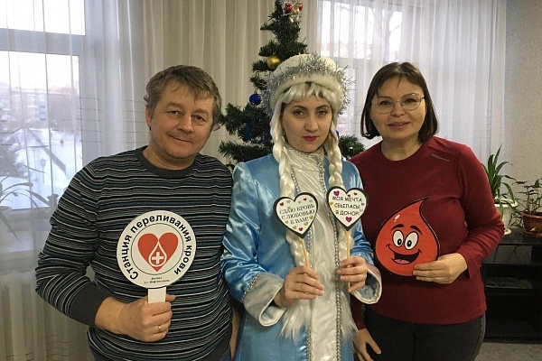 Служба крови Югры поздравила доноров с Новым годом