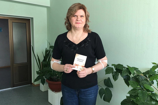 Доноров Югры поздравили с Международным женским днем