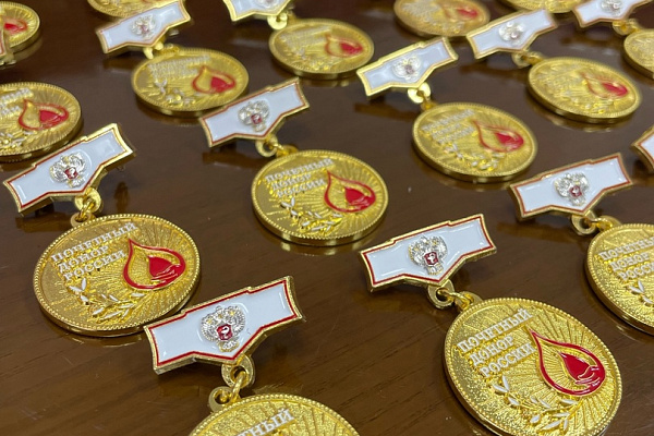 Донорам Югры вручили новые медали