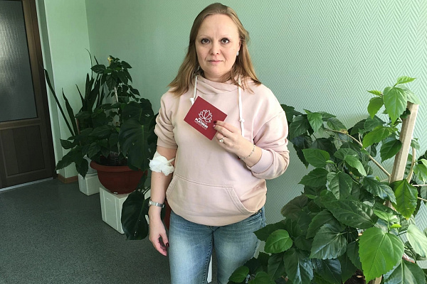 Доноров Югры поздравили с Международным женским днем