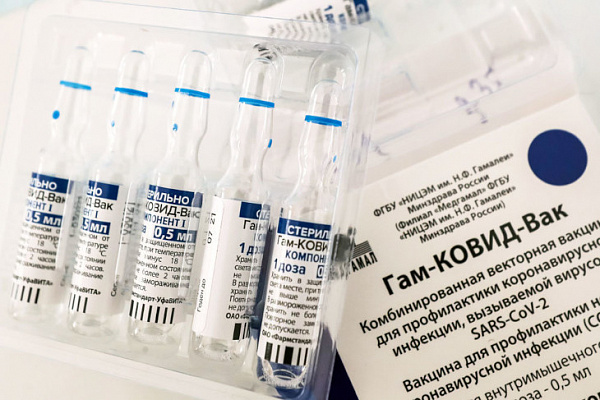 Персонал учреждения проходит добровольную вакцинацию от COVID-19