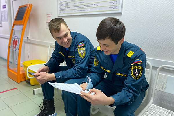 Всегда придут на помощь: сотрудники МЧС России пополнили банк крови